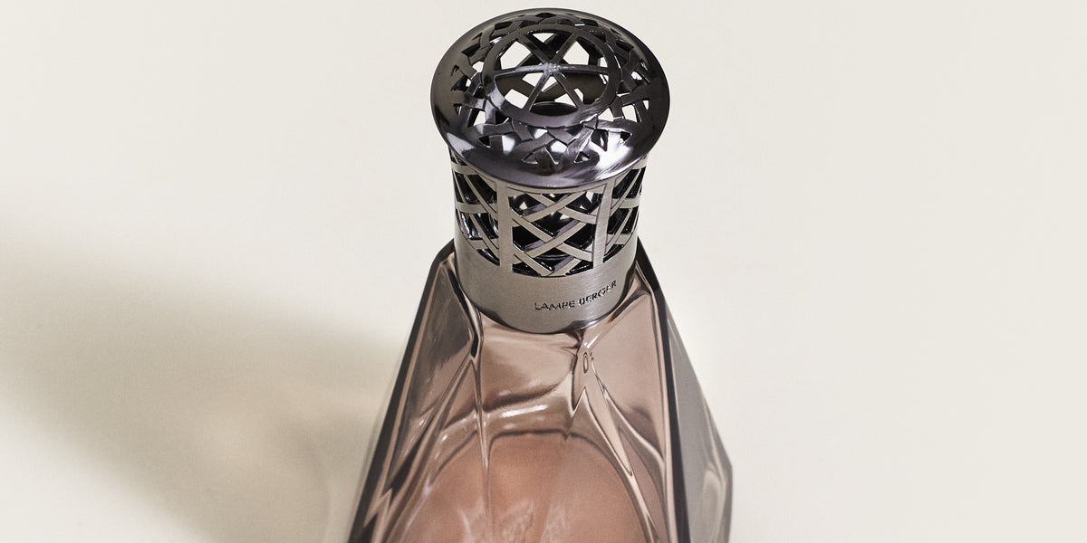 Lampe Berger En Opaline De Lorraine Couleur Rose - Modèle Rétro, Occasion En Bon état